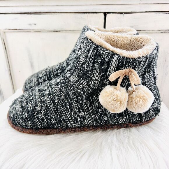 Climate Right Black & White Soft Fuzzy Knitted Slip on Comfort Booties Size 9-10 - Picture 1 of 8